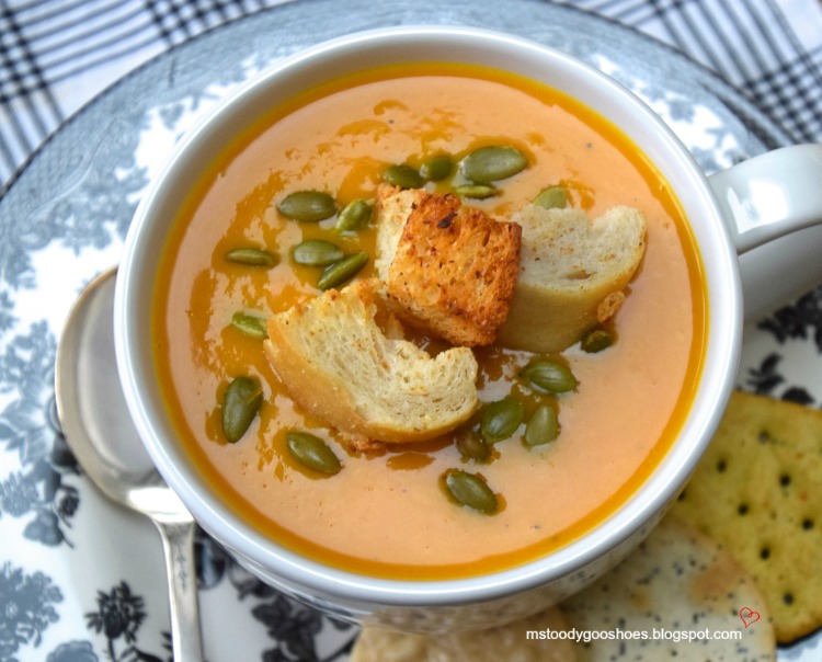 This carrot ginger soup is thick and creamy, yet surprisingly low calorie! | Ms. Toody Goo Shoes
