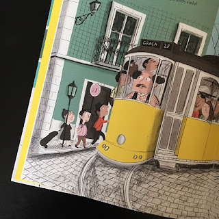 Electrico 28, Bilderbuch von Davide Cali, Illustrationen von Magali le Huche, erschienen im Knesebeck Verlag, Rezension von Kinderbuchblog Familienbücherei, lustiges Bilderbuch über Lissabons berühmte Strassenbahn (Tram) und über die Liebe
