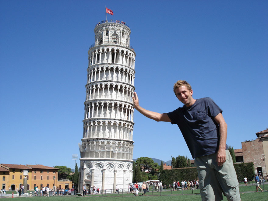 Travel Expectations Vs Reality (20+ Pics) - Taking Photos With Leaning Tower Of Pisa In Italy