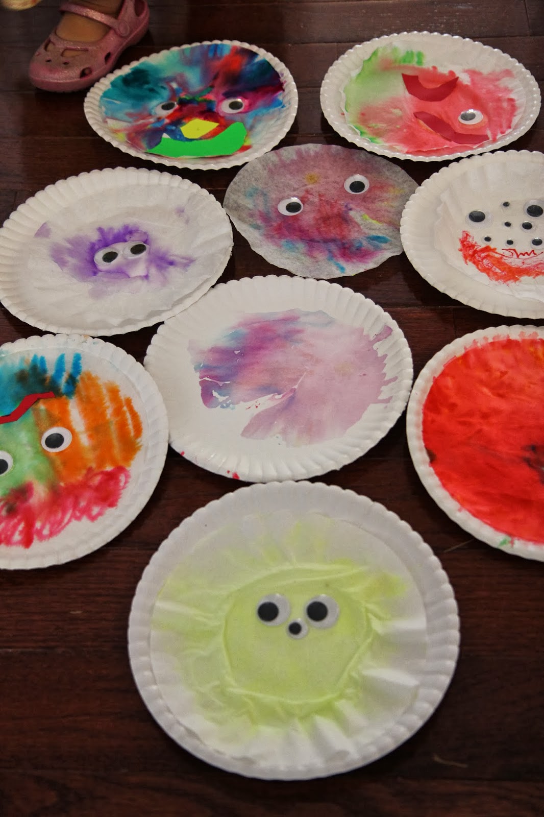 Toddler Approved! Colorful Paper Plate Monster Craft