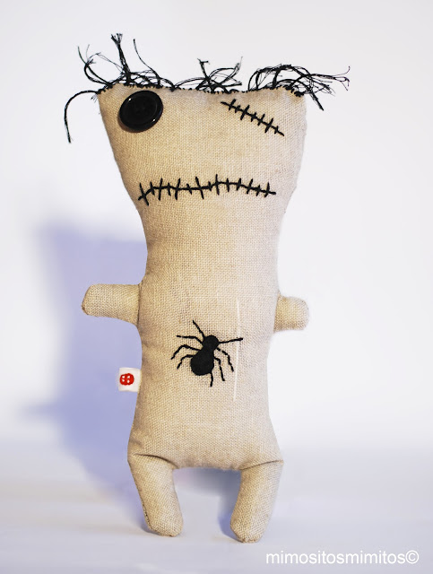 muñeco de tela hecho a mano para regalar en Halloween