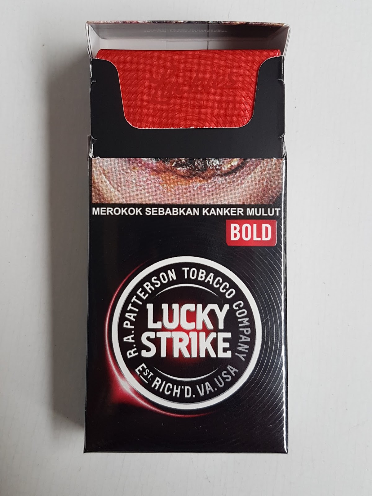 Лаки страйк с кнопкой Surf. Lucky Strike сигареты шоколадные. Лаки страйк Вьетнам. Страйк черный