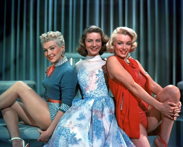 Marilyn Monroe, Lauren Bacall y Betty Grable en Cómo casarse con un millonario Marilyn Monroe, Lauren Bacall y Betty Grable en Cómo casarse con un millonario