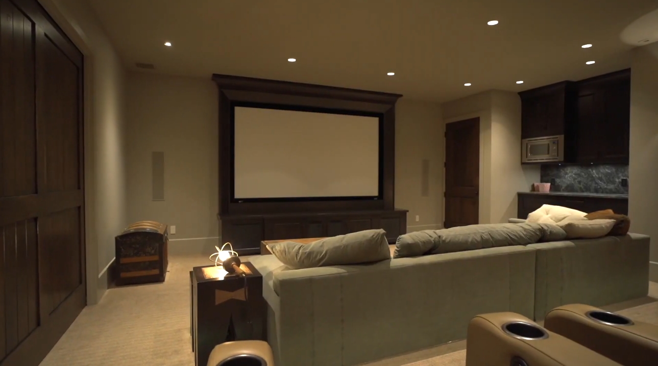41 Photos vs. 8200 Kalavista Dr, Coldstream, Canada Kalamalka Lake Mansion Interior Design Tour