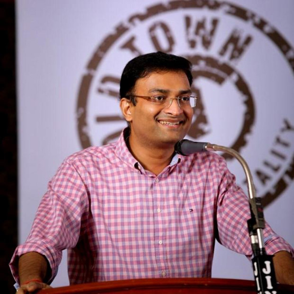 കോഴിക്കോട്ടുകാരുടെ 'കളക്ടര് ബ്രോ' കേന്ദ്രമന്ത്രി കണ്ണന്താനത്തിന്റെ പ്രൈവറ്റ് സെക്രട്ടറിയാകാനൊരുങ്ങുന്നു; പ്രധാനമന്ത്രിക്ക് കണ്ണന്താനം അപേക്ഷ നല്കി