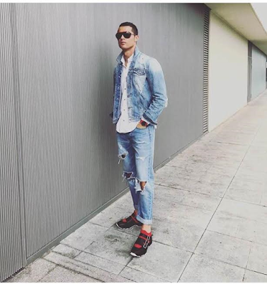 oo Cristiano Ronaldo looks stylish in denim on denim