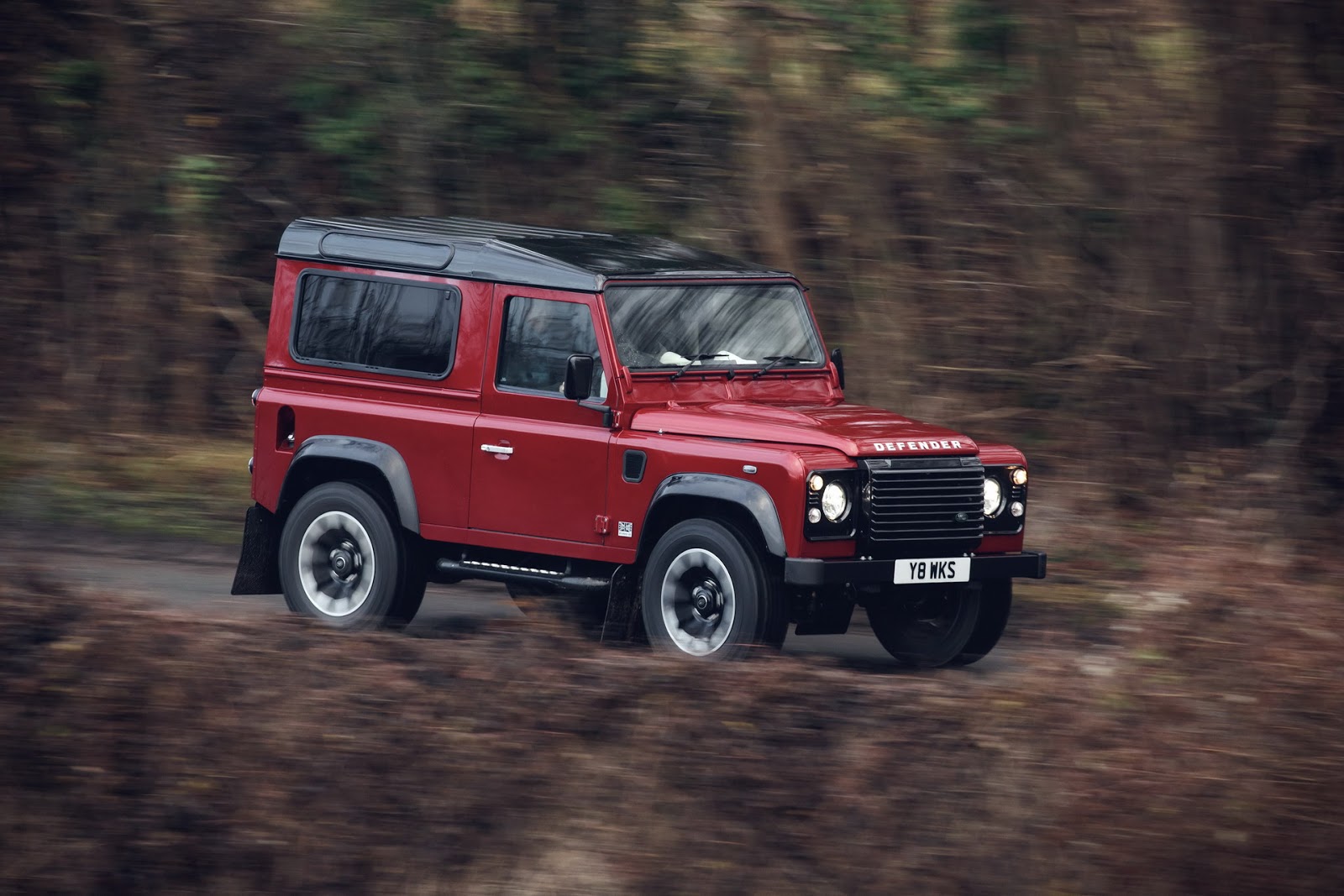 LR-Defender-WorksV8-04.jpg