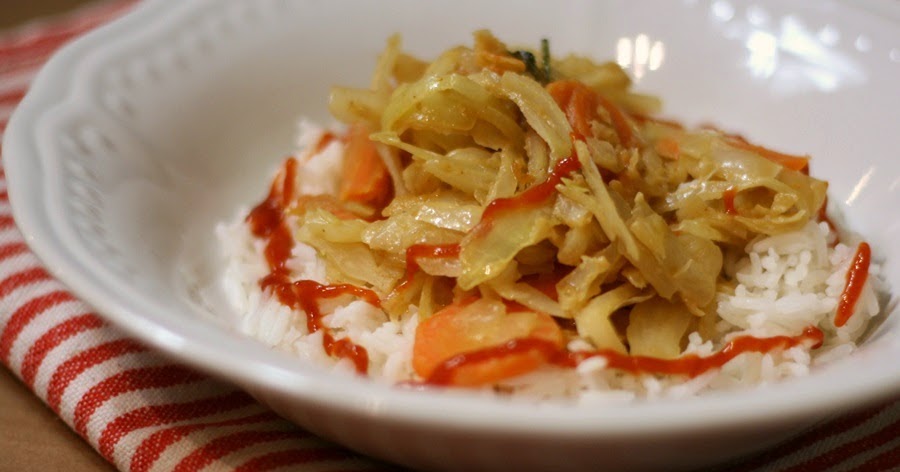Sekundentakt: Weißkohl in Erdnusssauce mit Reis