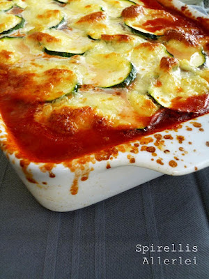 Zucchini Lasagne mit passierten Tomaten, Hackfleisch und Zwiebel