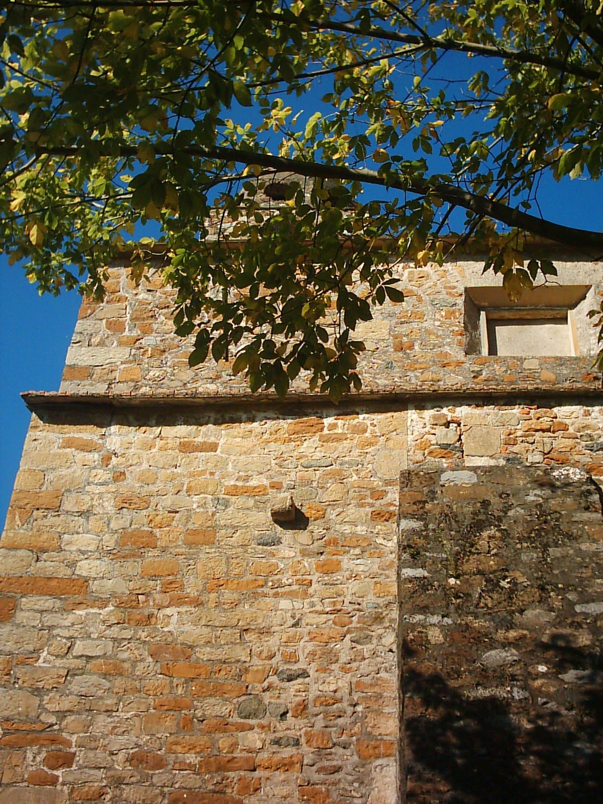 Fuga Di Stanze Aprile 2011