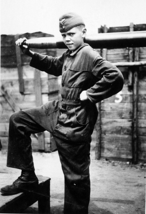 29 Vintage Photos of Child Soldiers in World War II Vintage Everyday