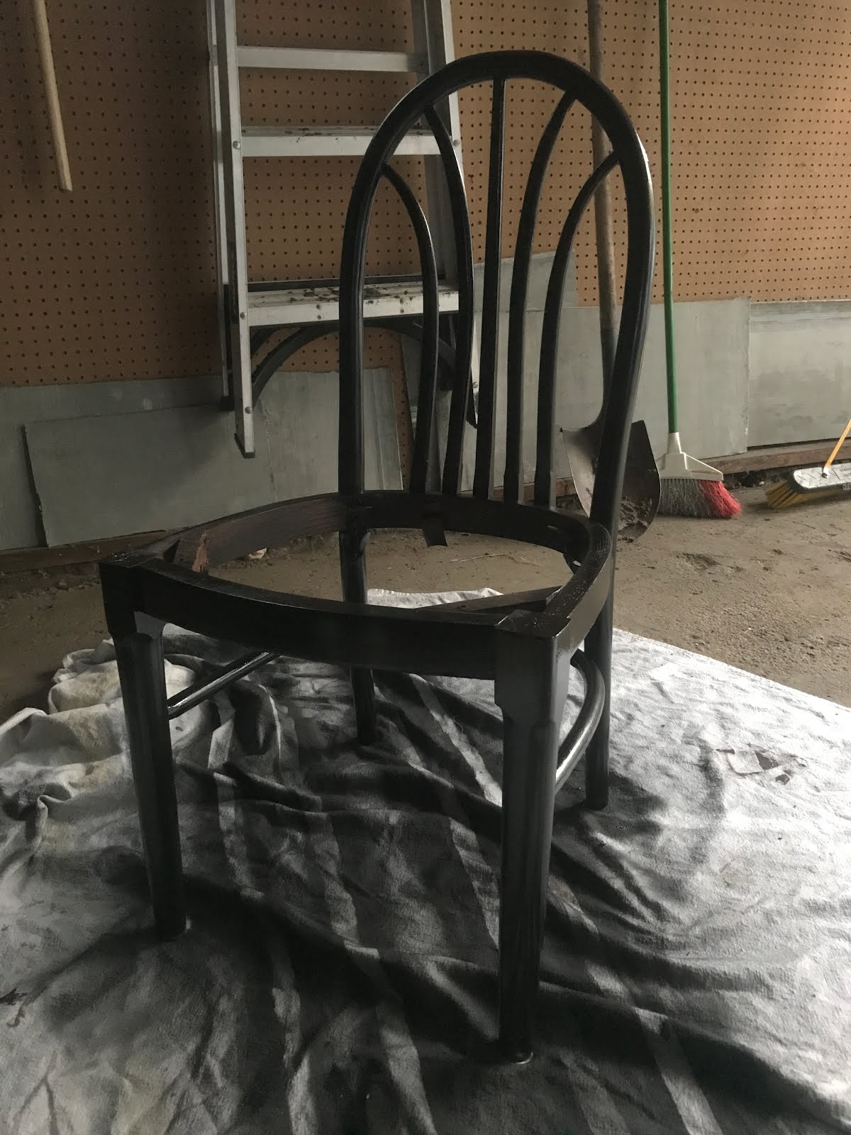 How to Paint Dining Chairs the "Easy Way"