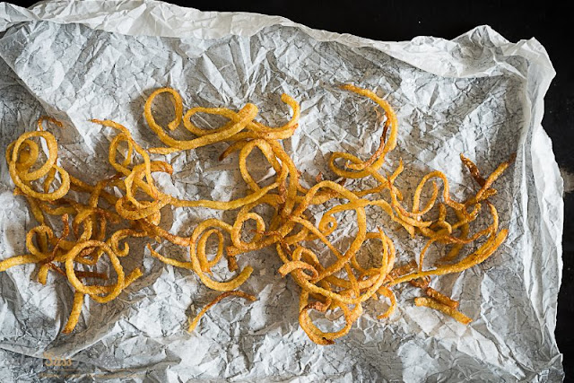 Rezept: Kibbeling mit Joppiesauce für Kinder (Gastbeitrag). Mit Kartoffel-Spaghetti schmeckt dieses tolle Fisch-Gericht aus Holland besonders lecker, und Michael erzählt auf Küstenkidsunterwegs, was man für Kibbeling mit Joppiesauce alles an Zutaten braucht. Rezept: Kibbeling mit Joppiesauce für Kinder (Gastbeitrag). Mit Kartoffel-Spaghetti schmeckt dieses tolle Fisch-Gericht aus Holland besonders lecker, und Michael erzählt auf Küstenkidsunterwegs, was man für Kibbeling mit Joppiesauce alles an Zutaten braucht.