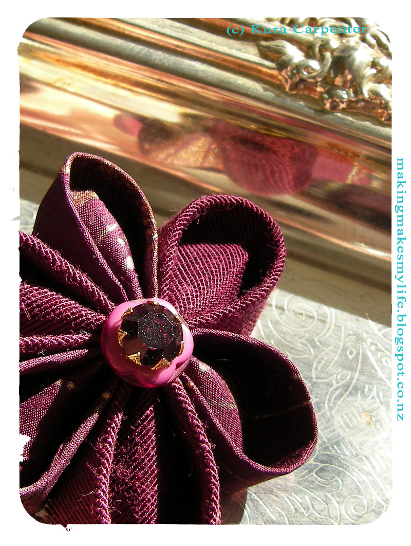 Making Makes My Life Kanzashi Inspired Fabric Flower Brooches