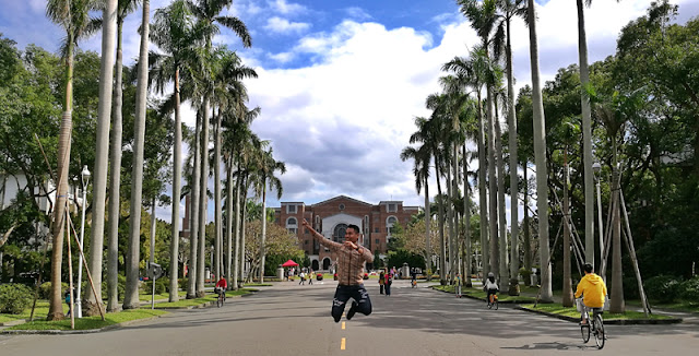 A jumpshot for this instagrammable view of National Taiwan University