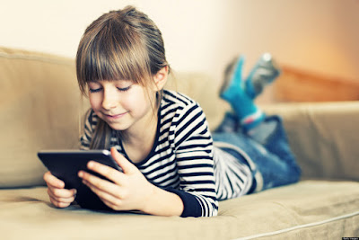 kid playing android game