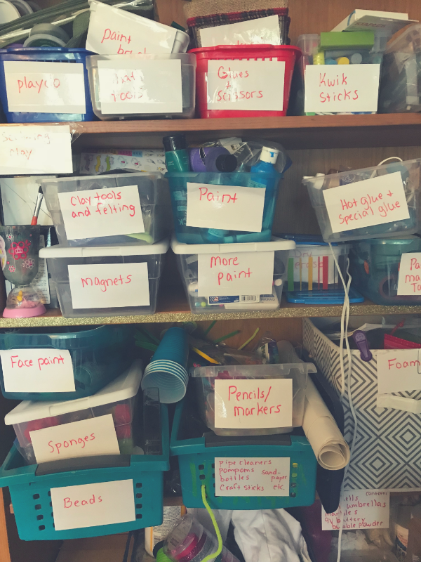 Homeschooling without a schoolroom Here's how I #homeschool with a designated #schoolroom. #AsWeWalk