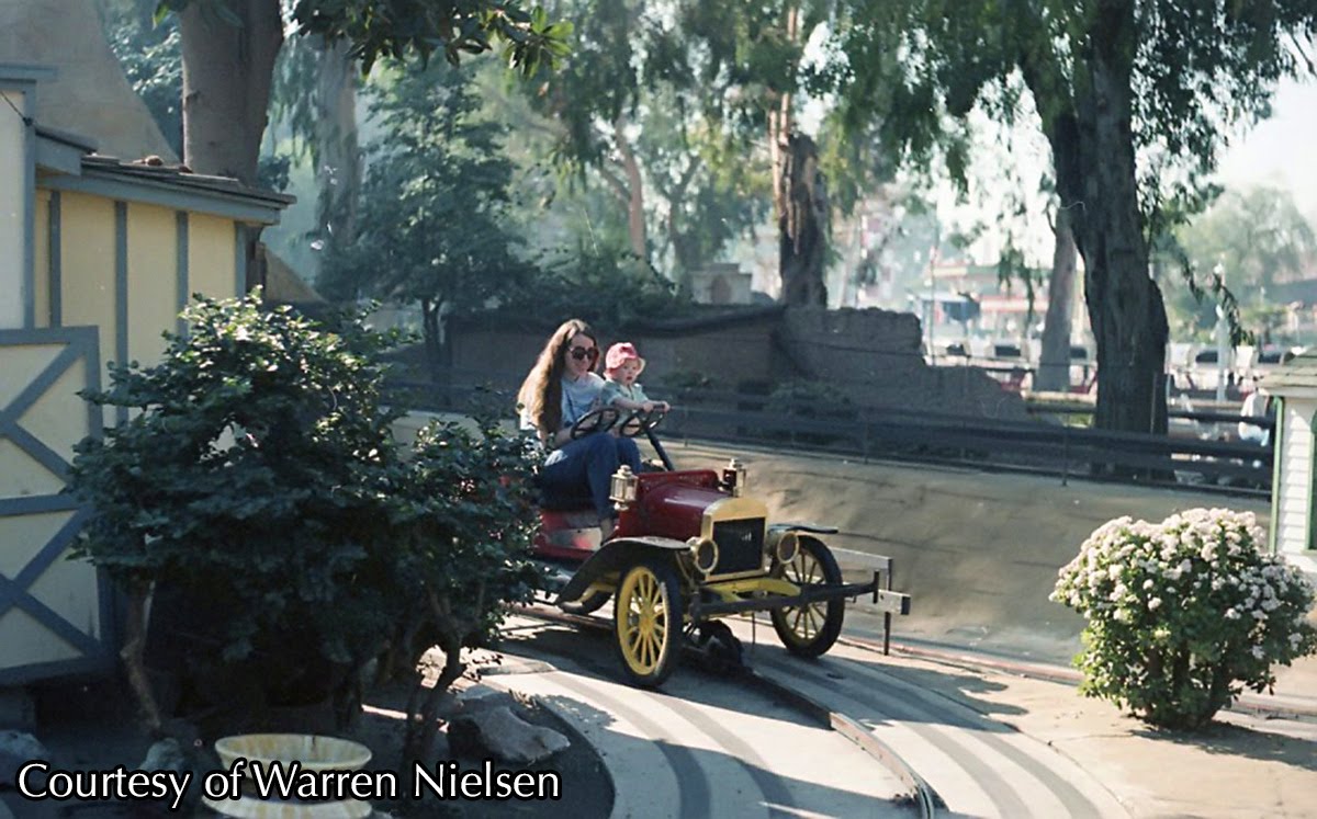 GORILLAS DON'T BLOG: Knott's Berry Farm, 1980