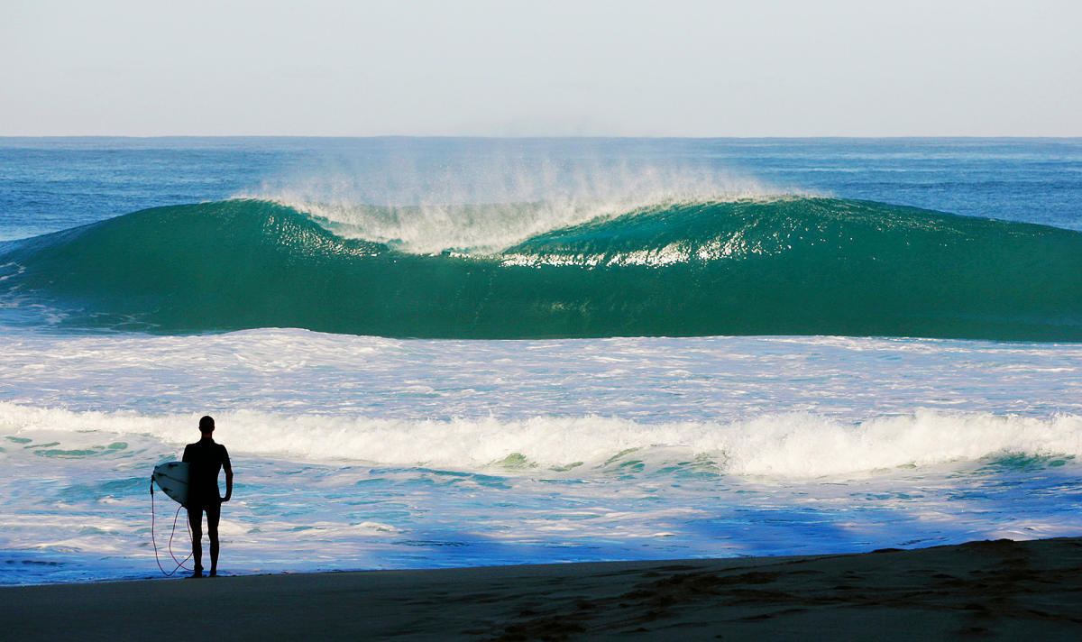 Pipeline Beach / Banzai Pipeline The world's best surf spot Orange