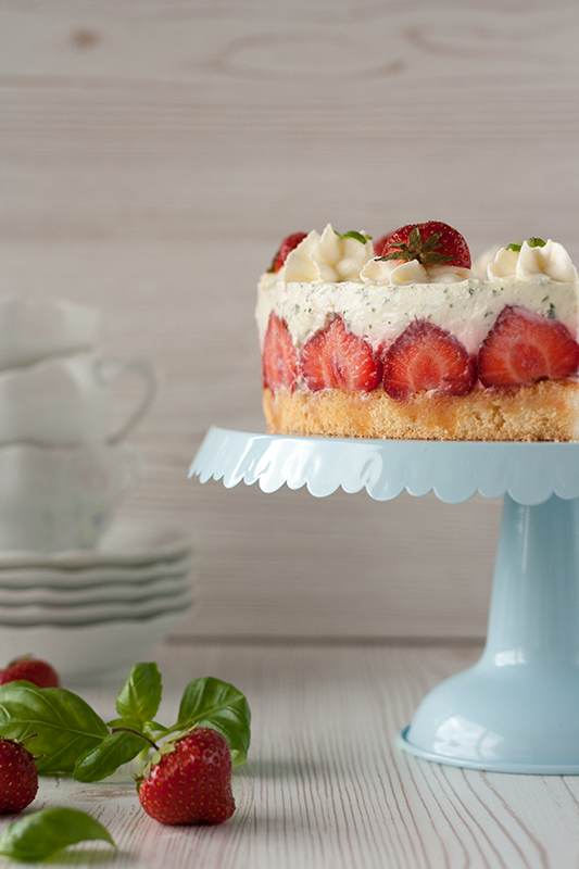 Sommerkracher: Erdbeer-Basilikum-Torte ~ Christina&amp;#39;s Catchy Cakes