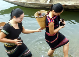 Tình người con gái Daklak