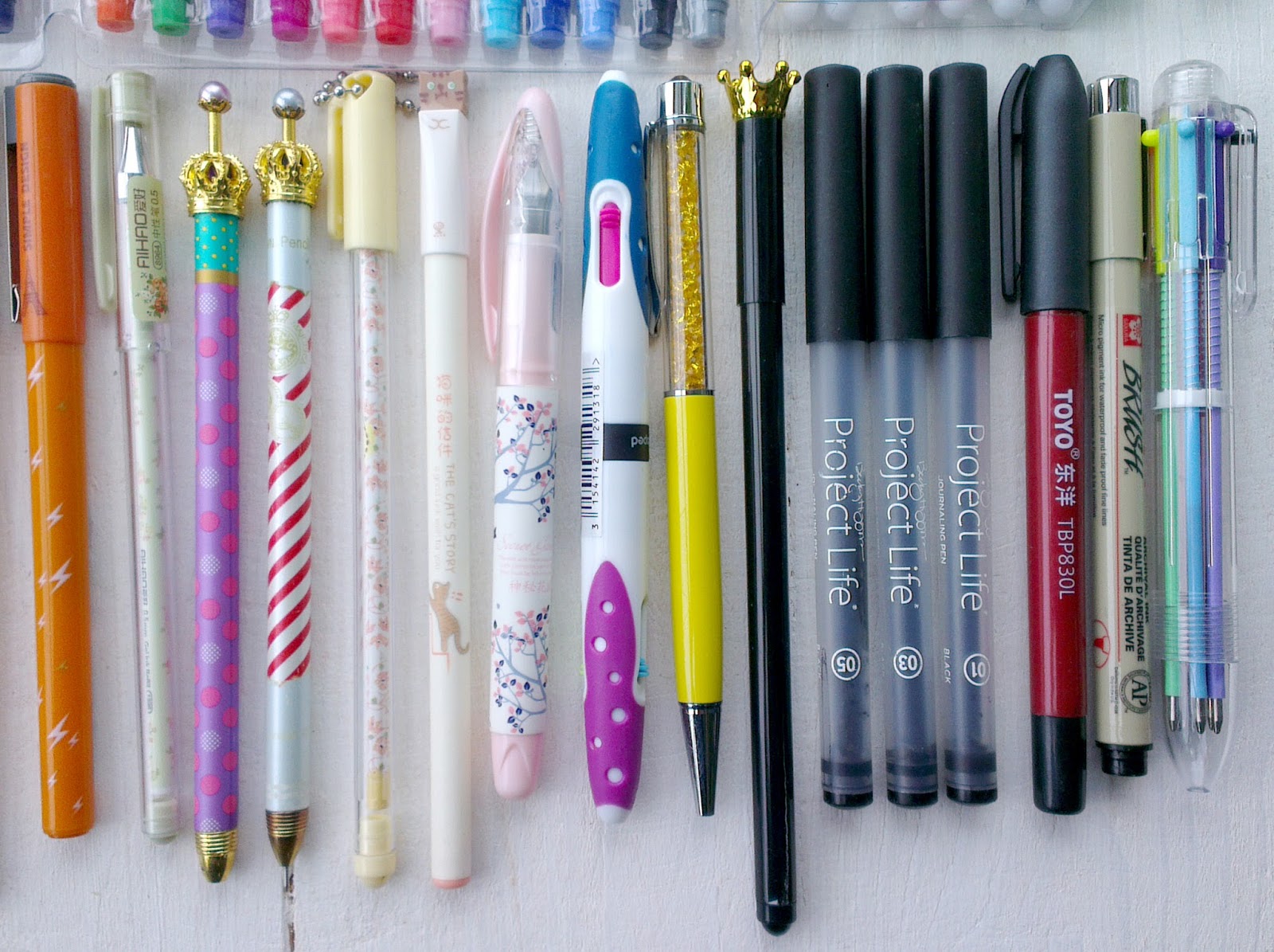 ручка мазари шариковая. многоцветная ручка. ручка-карандаш с лазерной указкой. ручки шариковые красивые. валберис ручка 3д.