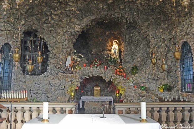Offida, Chiesa della Collegiata. Madonna di Lourdes Offida, Chiesa della Collegiata. Madonna di Lourdes