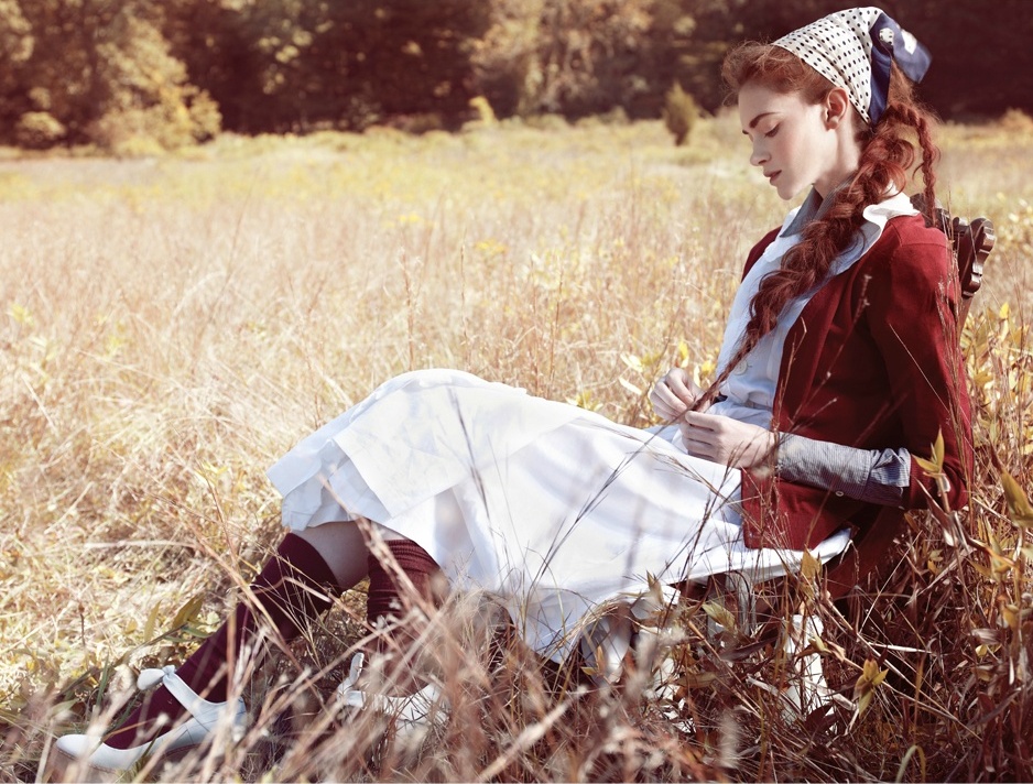 Countryside girl. Фото взрослая женщина с косой. Roy Stuart photographer. Country Side Dress.