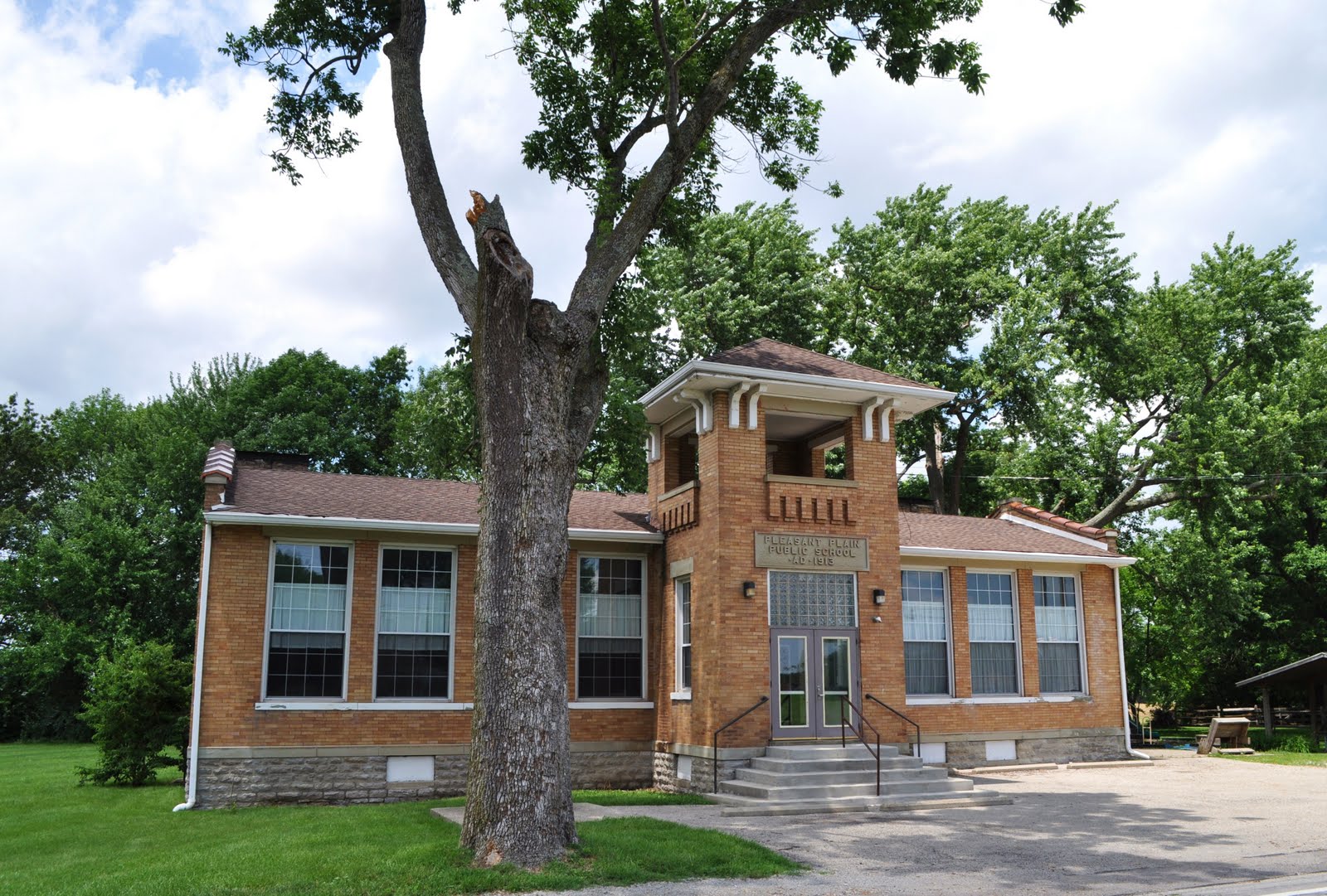 OLD SCHOOL PLEASANT PLAIN SCHOOL/WARREN COUNTY