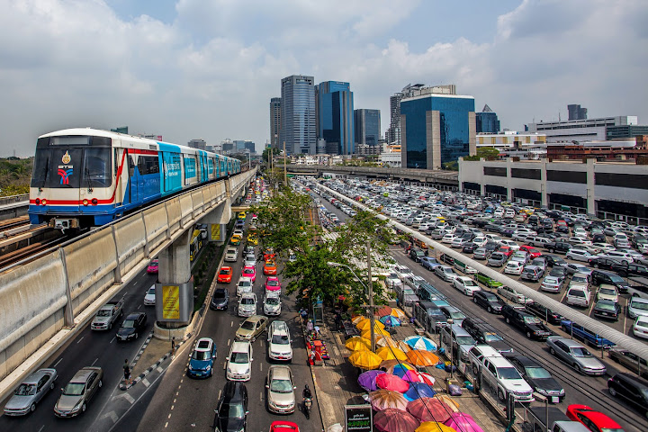 Thailand PM considers moving capital as Bangkok congestion takes toll