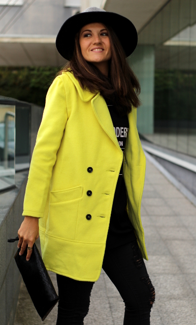 Abrigo amarillo