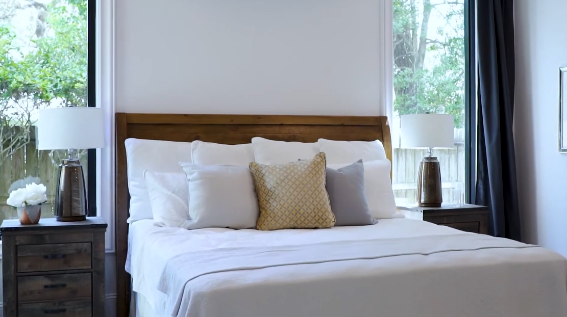 Tour 12211 Old Oaks Dr, Houston, TX vs. 23 Interior Design Photos