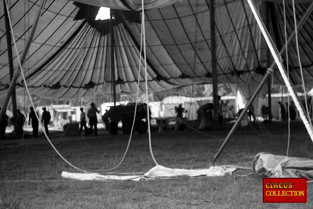 montage du chapiteau du Cirque National Suisse Knie et intérieur du chapiteau