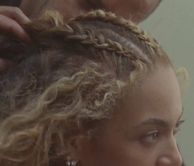 Beyonce Shows Off Her Natural Hair Bts Vogue Toya Z World
