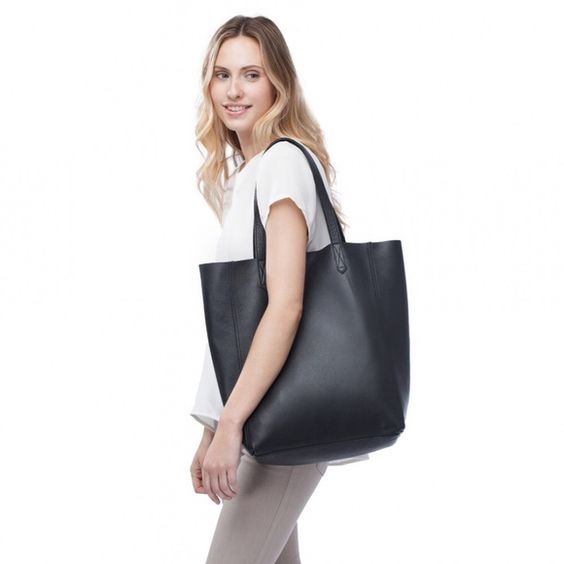 Cuyana Tote Outfit Cuyana Structured Leather Tote Cuyana Tote