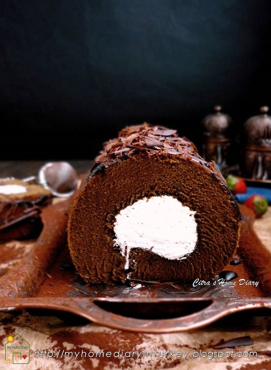 Best Chocolate Swiss Roll Cake / Bolu Gulung Cokelat yang lezat. #swissrollcake #chocolaterollcake #cakerecipes #dessert #chocolatedessert