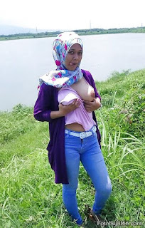 Keluarin Toket Dari Baju Saat Di Luar Rumah Nekat Banget Jadi Yang Tersexy Net