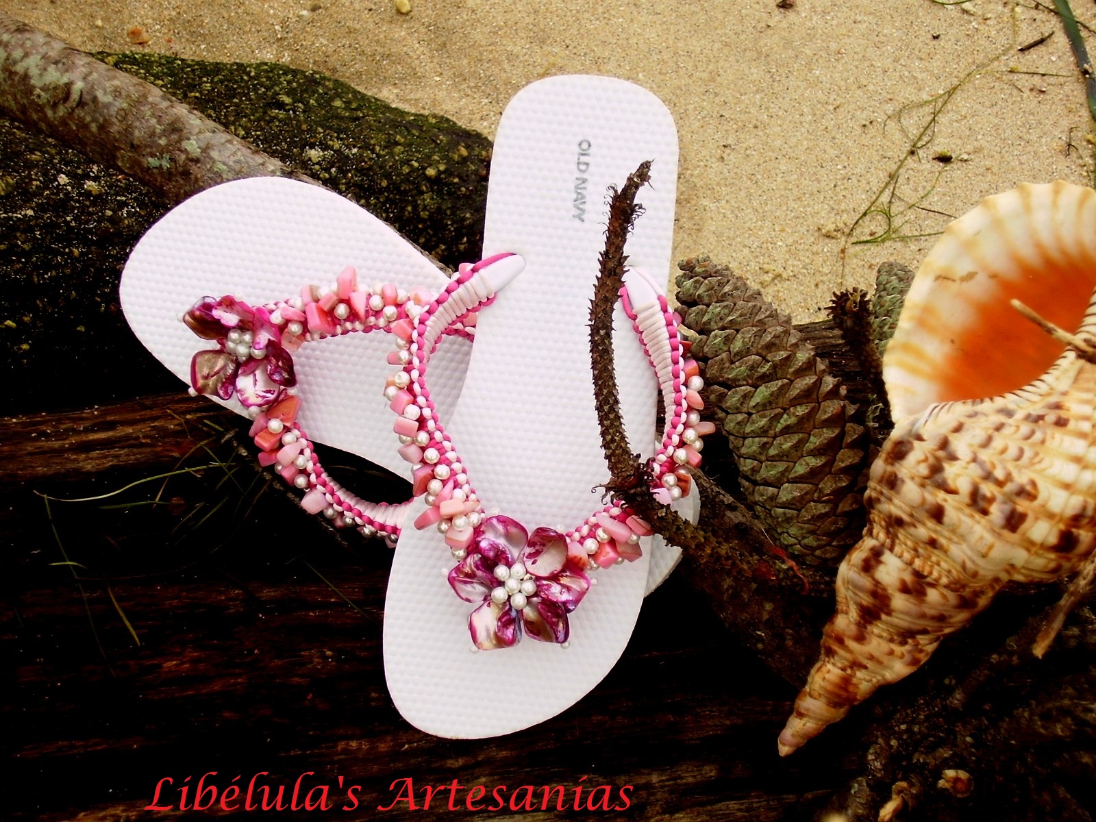 Chanclas decoradas con piedras - Imagui