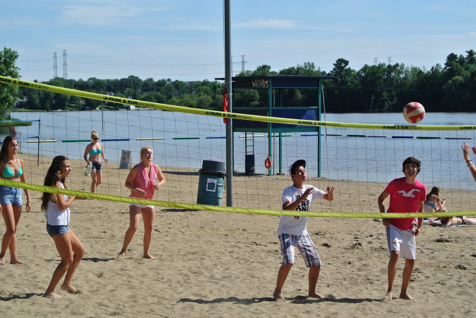 News from Canada BEACH VOLLEY AT MOONEY'S BAY BEACH