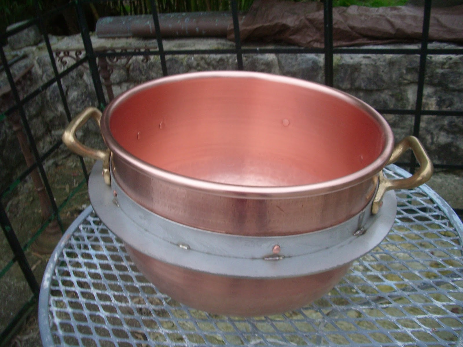 Cuve et chaudron en cuivre