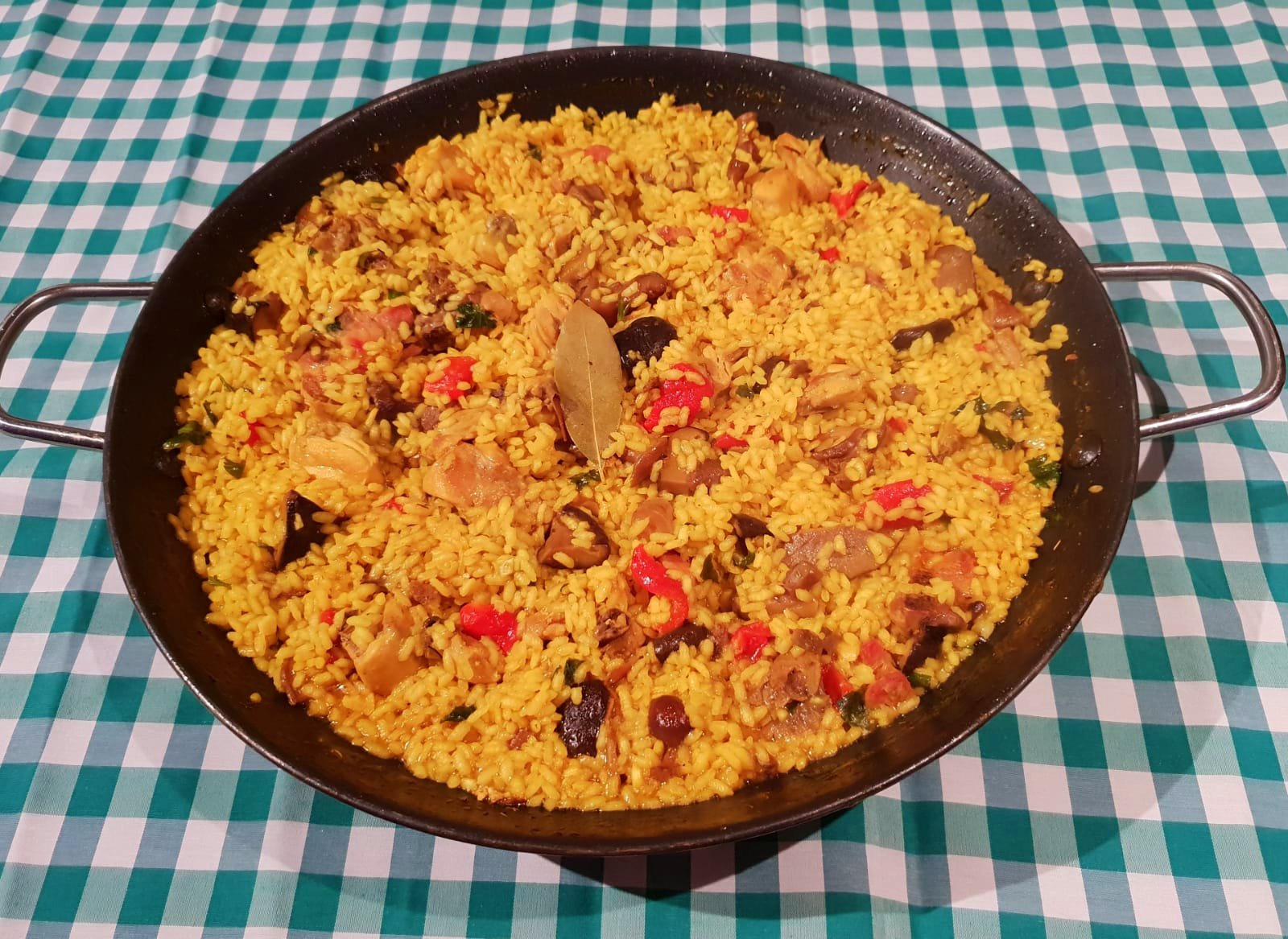 RECETAS DE MI MADRE Y MIAS Paella de pavo pollo y setas