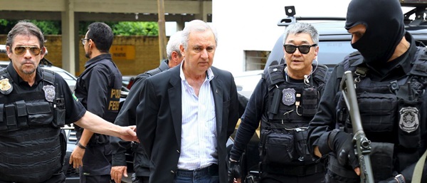 O empresário José Carlos Bumlai, preso na semana passada por por suspeita de envolvimento com corrupção na Petrobras, afirmou-se como ganhador de R$ 2 milhões em sorteio de um título de capitalização pela loteria federal.