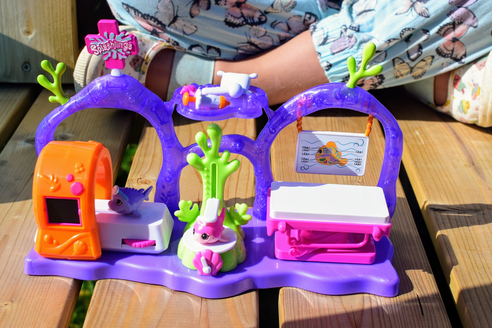 , Splashlings Medical Clinic Play Set and Mermaid and Friends Set Review and Competition