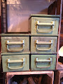 Vintage kasser i sart grøn