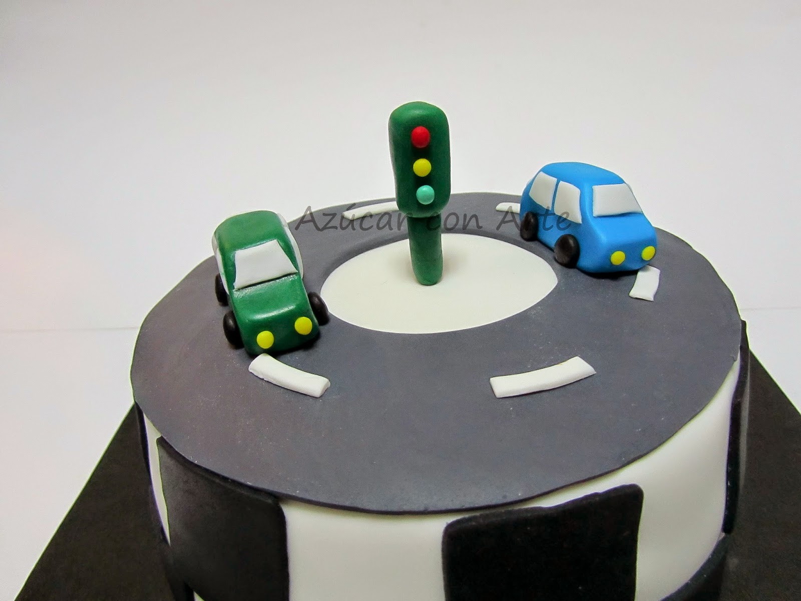 Azúcar con Arte TARTA COCHES PARA DAVID