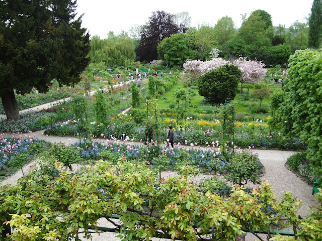 Studio, Garden & Bungalow: Monet's Garden: Pathways of Gravel for ...