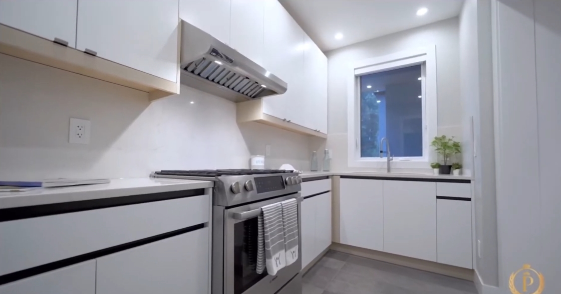 29 Interior Design Photos vs. 4324 Glencanyon Dr, North Vancouver Luxury Home Tour