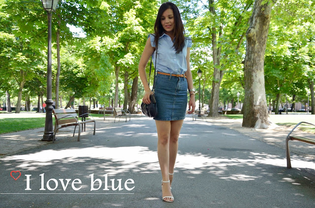 falda-denim-camisa-azul-look-blue