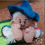 http://www.ravelry.com/patterns/library/mysterie-elfje