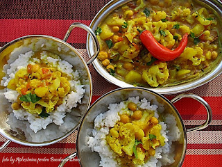 Un curry vegetarian alaturi de prieteni